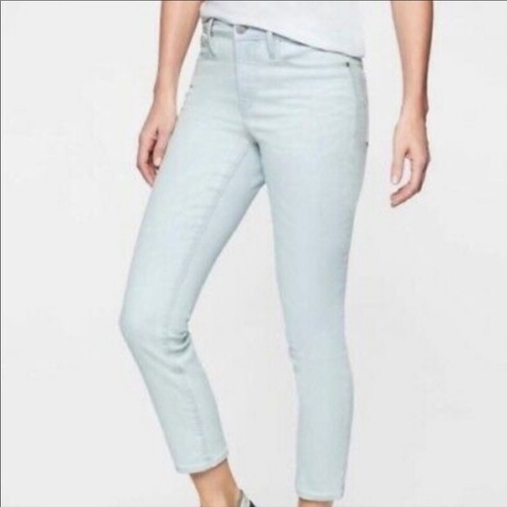 Athleta Sculptek Skinny Crop Ankle 
Glacier Wash Jeans, Size 4